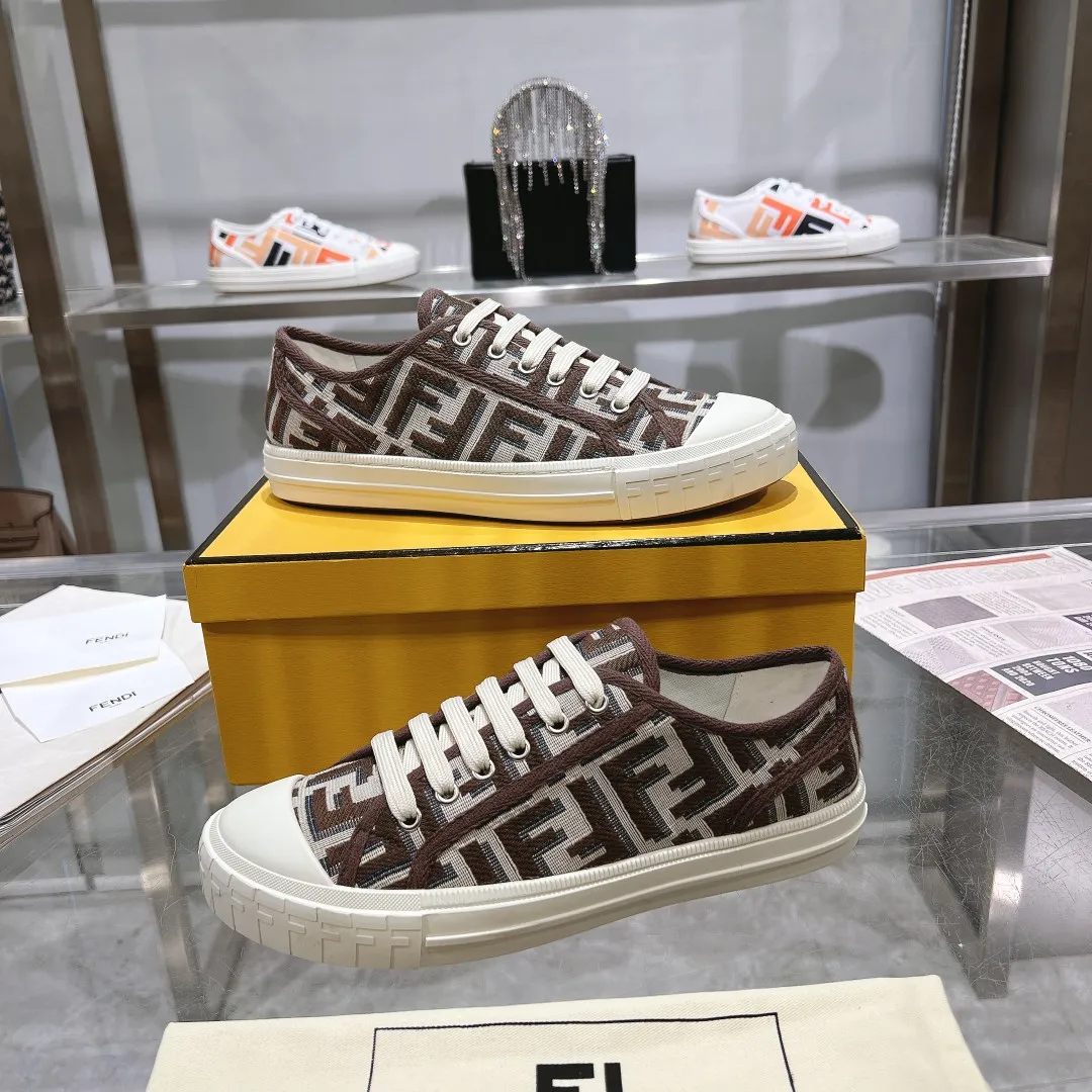 Couple style 💰460❤️Fendi Fendi's latest couple canvas shoes ❑ Fabric: Original customized imported jacquard canvas material ❑ Inner lining: Imported canvas material ❑ Sole: Original molded non-slip TPU outsole ❑ Bottom thickness: 2.5cm ❑ Size: Women's 35-40/Men's 39-45